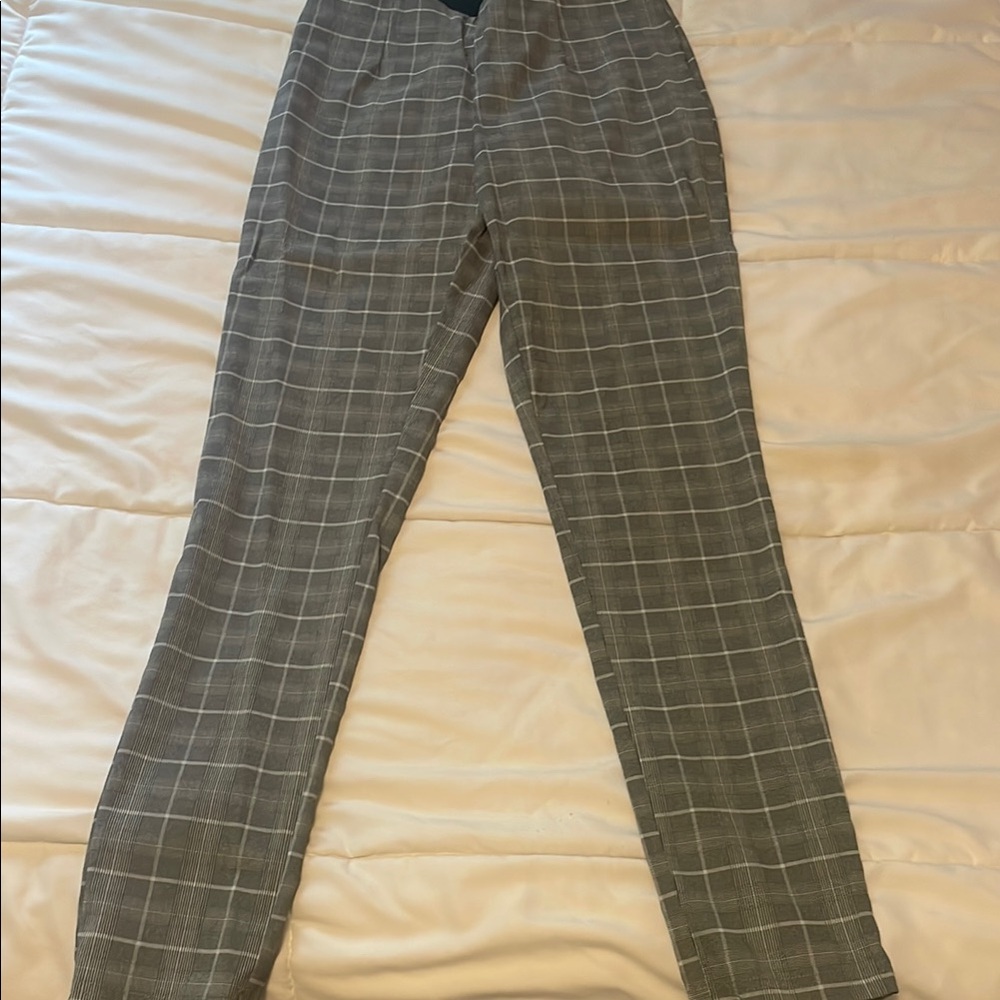 Ladies Gray Plaid Pants size 4 Nice